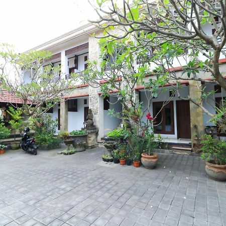 Puri Jayaraja Guest House Kuta Lombok Exterior foto