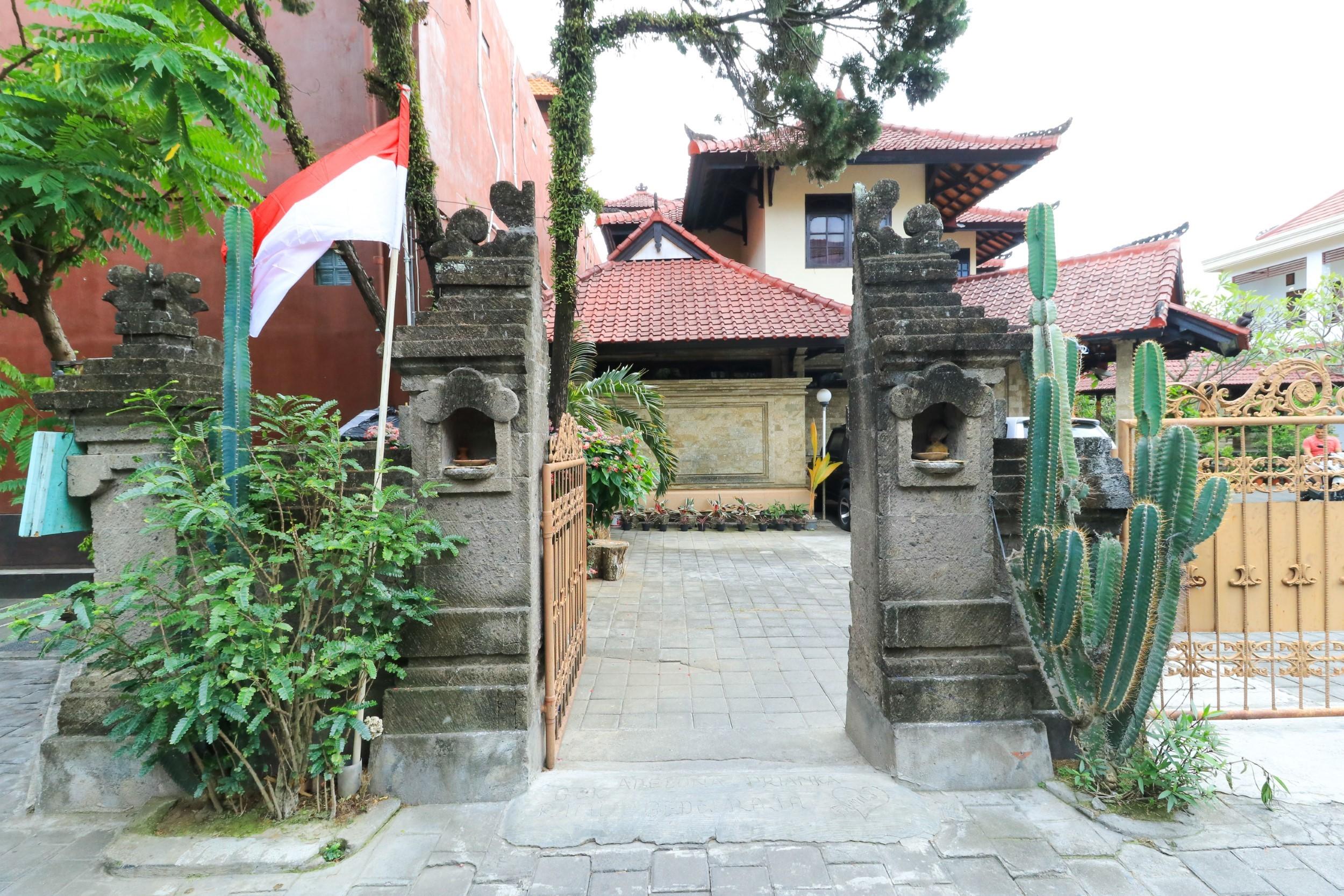 Puri Jayaraja Guest House Kuta Lombok Exterior foto