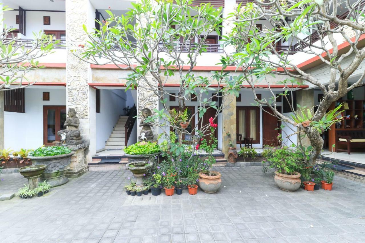 Puri Jayaraja Guest House Kuta Lombok Exterior foto