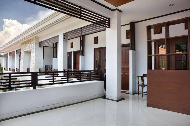 Puri Jayaraja Guest House Kuta Lombok Exterior foto